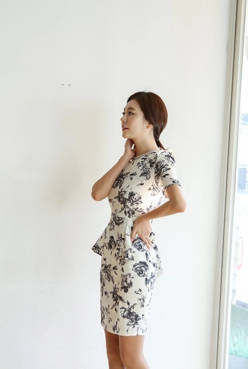 Mách nàng công sở eo bánh mỳ chọn váy đẹp