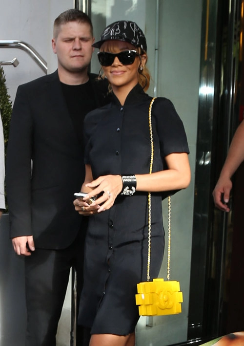 Mãn nhãn ngắm túi xách của rihanna