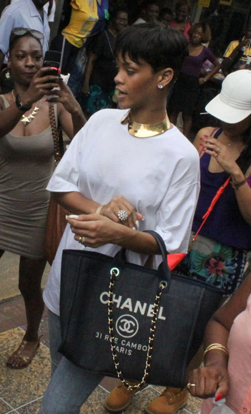 Mãn nhãn ngắm túi xách của rihanna
