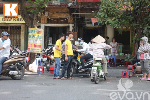 Mát trời nhâm nhi bánh tráng ngon nổi tiếng phố cổ