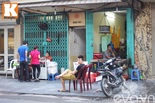 Mát trời nhâm nhi bánh tráng ngon nổi tiếng phố cổ