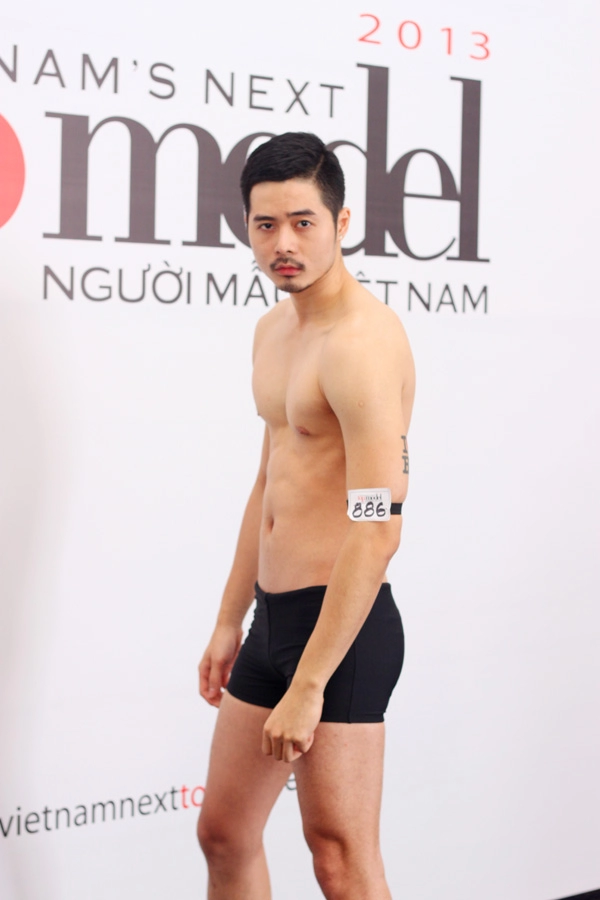 Mẫu chuyển giới vượt qua vòng bikini