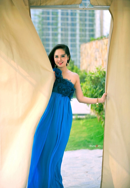 Mc ngọc trang quyến rũ với váy maxi