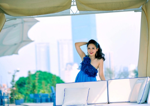 Mc ngọc trang quyến rũ với váy maxi