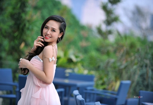 Mc ngọc trang quyến rũ với váy maxi