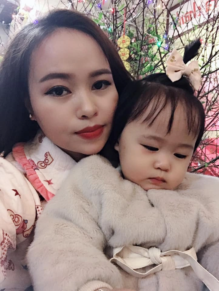 Mẹ thanh hóa tự may váy cho con gái sau 1 năm nhìn bộ sưu tập mà ngất ngây