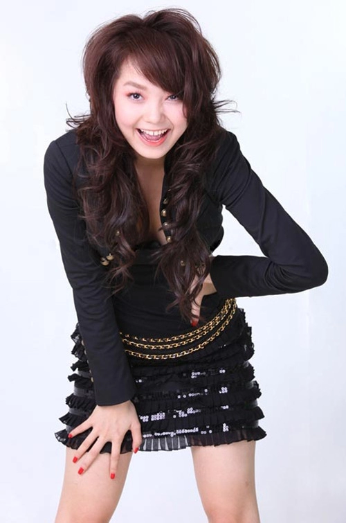 Minh hằng đang liều lĩnh khoe thân