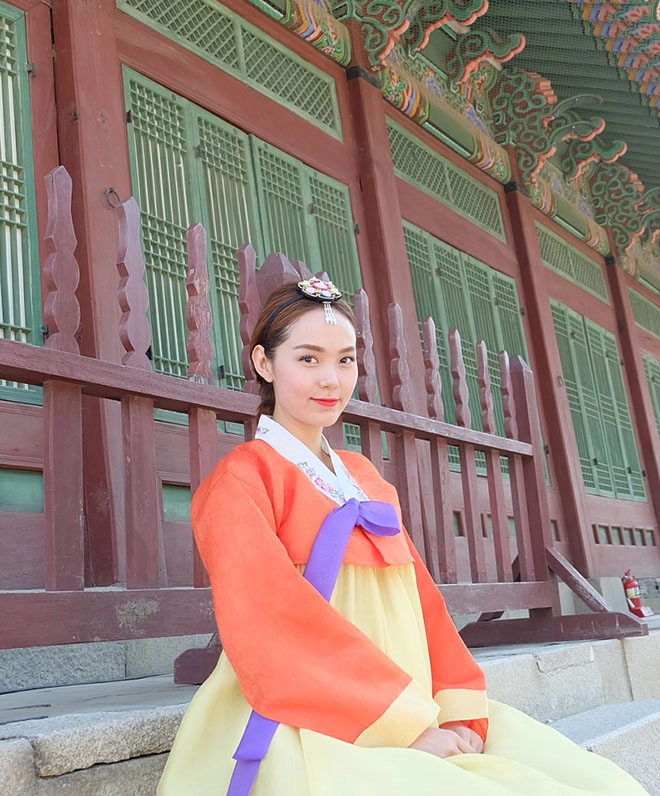 Minh hằng gây tranh cãi khi diện hanbok với giày thể thao