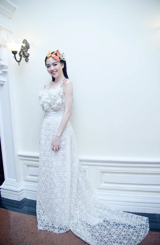 Minh triệu táo bạo với áo vest