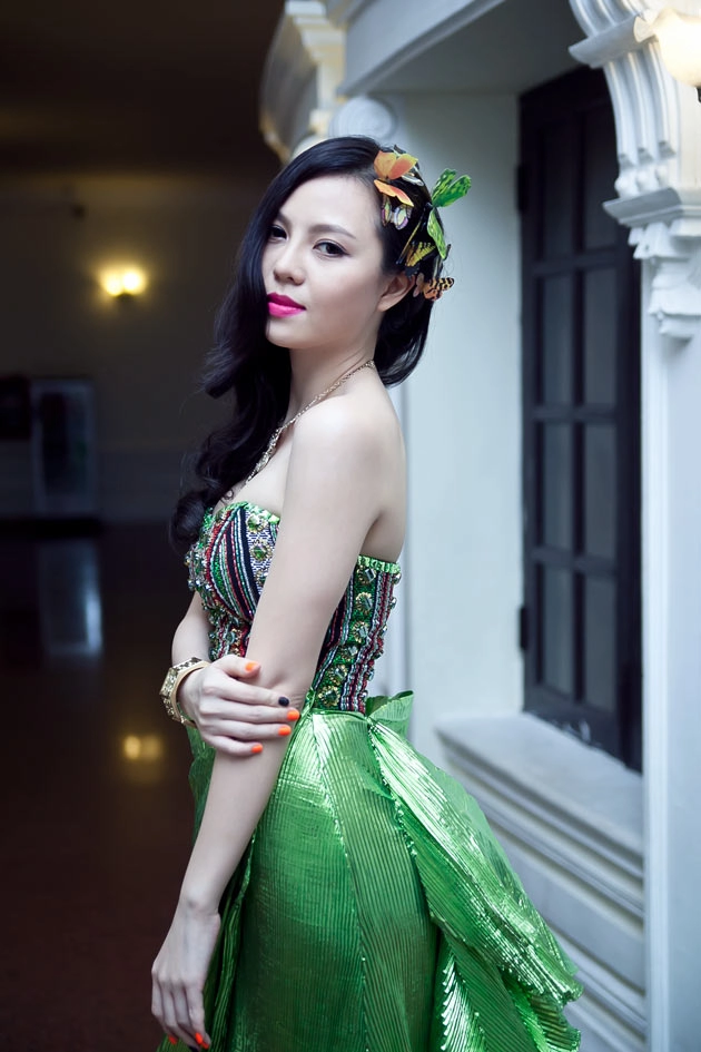Minh triệu táo bạo với áo vest