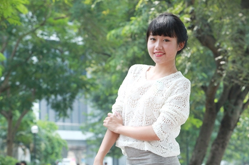 Mix áo len với váy trong ngày cuối thu