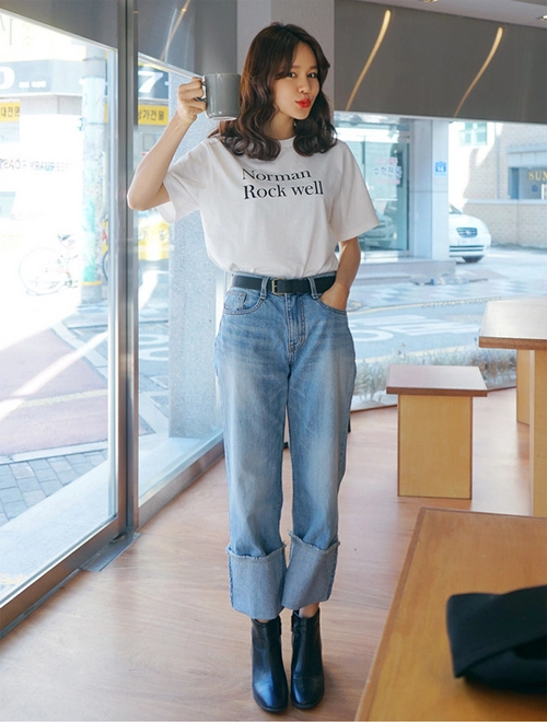 Mốt xắn quần mới được khai phá từ chiếc quần jeans dài lê thê