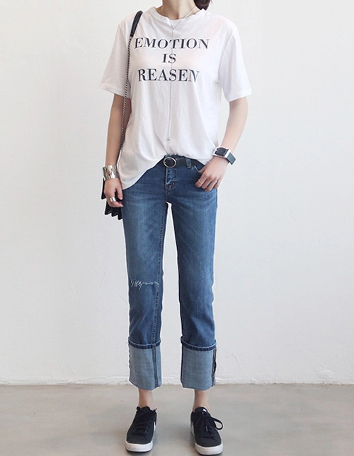 Mốt xắn quần mới được khai phá từ chiếc quần jeans dài lê thê