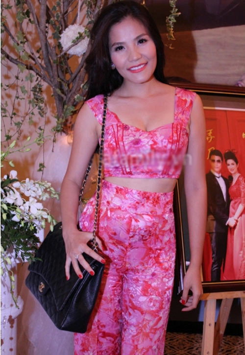 Mỹ nhân việt áo chẳng tày gang