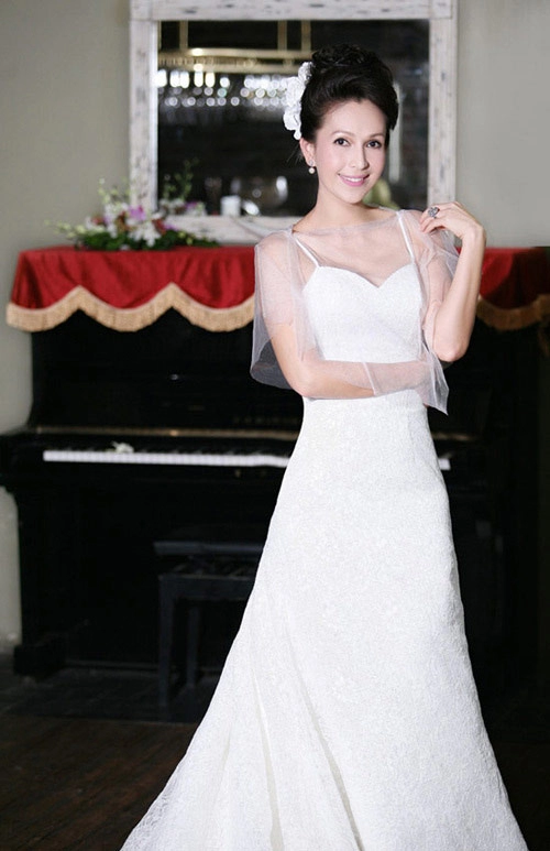 Mỹ nhân việt đọ sắc cùng váy cưới