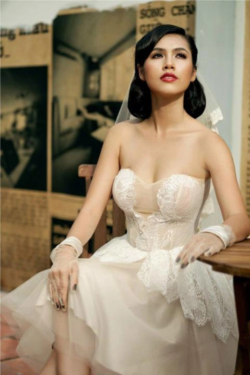 Mỹ nhân việt đọ sắc cùng váy cưới