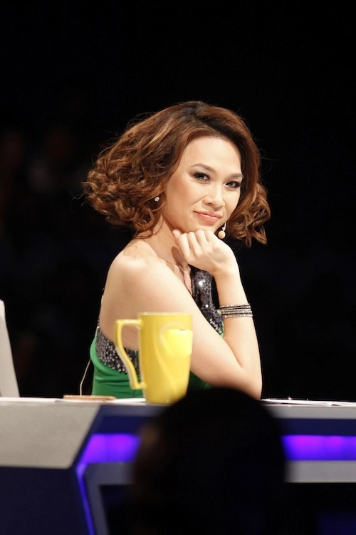 Mỹ tâm lăng xê mốt đội tóc nilon
