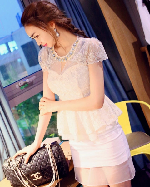 Nàng công sở kiêu kỳ với sơ mi peplum
