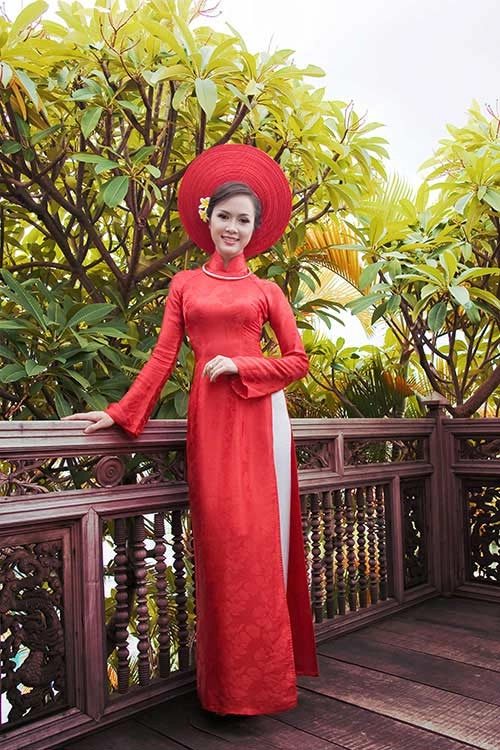 Ngọc anh dịu dàng nét xưa với áo dài