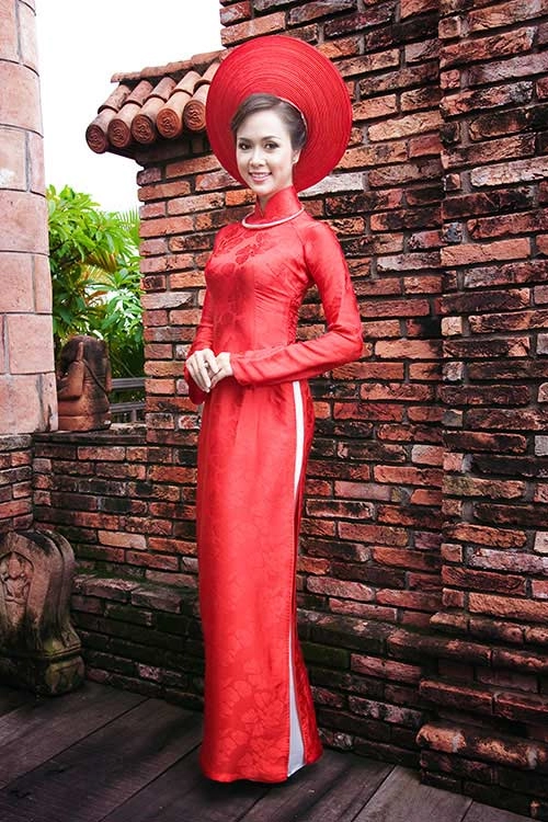 Ngọc anh dịu dàng nét xưa với áo dài