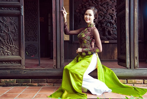 Ngọc anh dịu dàng nét xưa với áo dài