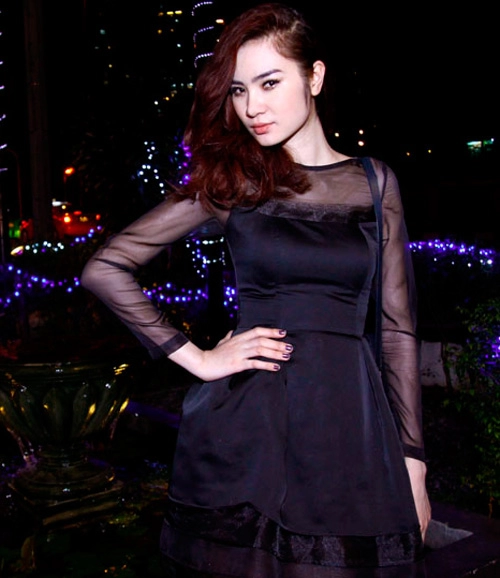 Ngọc oanh bồng bềnh tóc mây