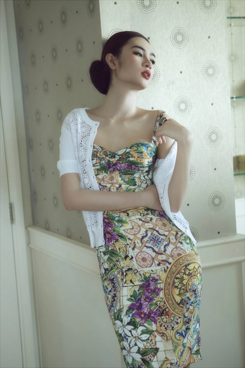 Ngọc oanh quý tộc với hoa văn phục hưng