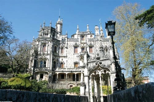 Ngọn tháp chổng ngược ở sintra