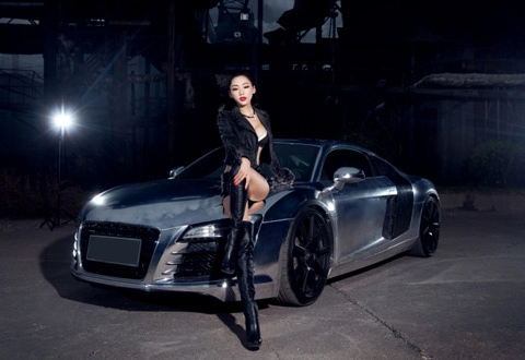  người đẹp bên audi r8 