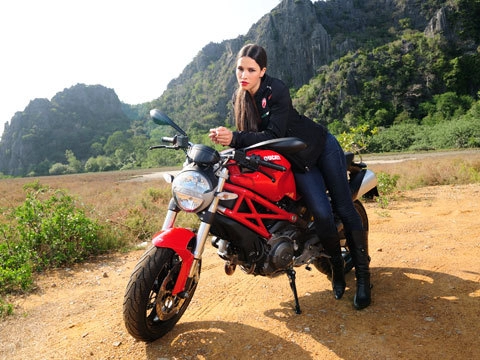  người mẫu ducati monster 795 