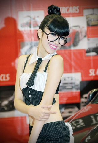  người mẫu triển lãm saigon autotech 2012 