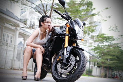  người mẫu yamaha fz8 tại sài gòn 