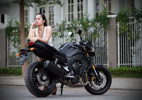  người mẫu yamaha fz8 tại sài gòn 