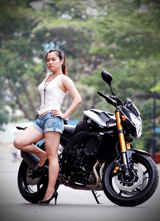  người mẫu yamaha fz8 tại sài gòn 