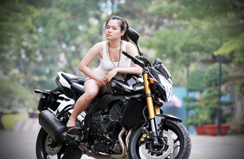  người mẫu yamaha fz8 tại sài gòn 