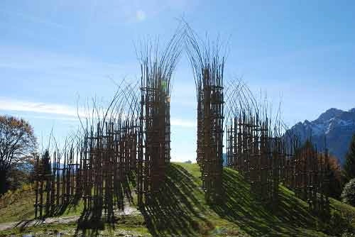 Nhà thờ cây ấn tượng ở italy