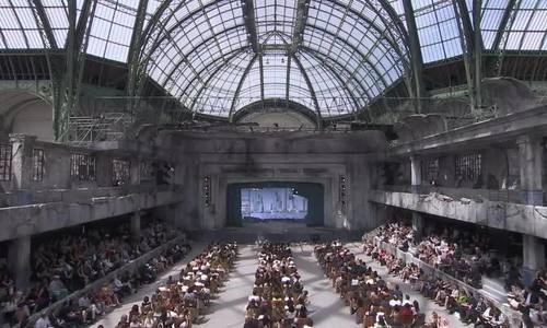  những sàn diễn gây kinh ngạc của chanel trong bảo tàng grand palais 