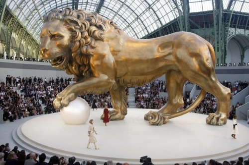  những sàn diễn gây kinh ngạc của chanel trong bảo tàng grand palais 