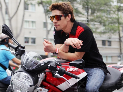  nicky hayden bên ducati monster tại sài gòn 