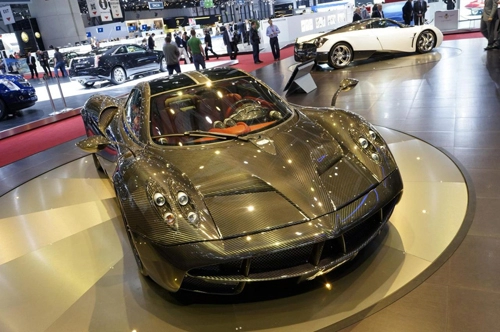  pagani huayra với bộ vỏ carbon 150000 usd 