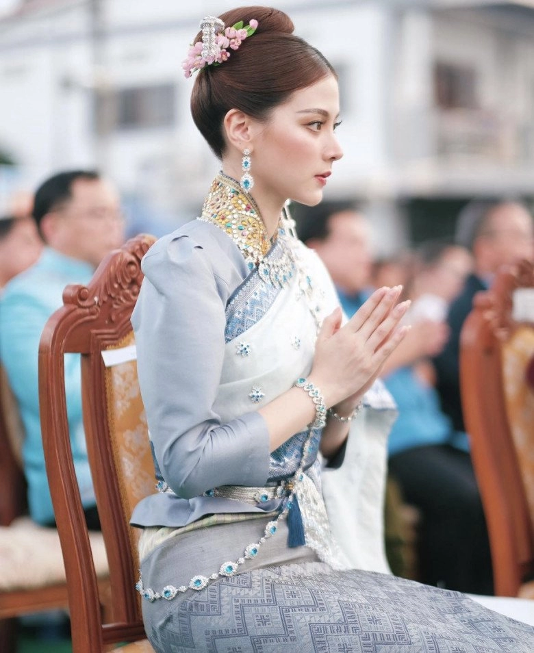 Phạm băng băng đẹp như nữ hoàng với trang phục truyền thống thái lan có một sao việt cũng không kém cạnh