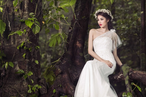 Phạm hương gợi ý váy cưới cho nàng dâu tương lai