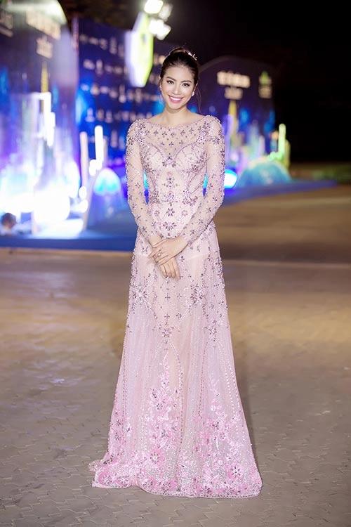 Phạm hương tất bật chạy show để sớm về hải phòng ăn tết cùng gia đình