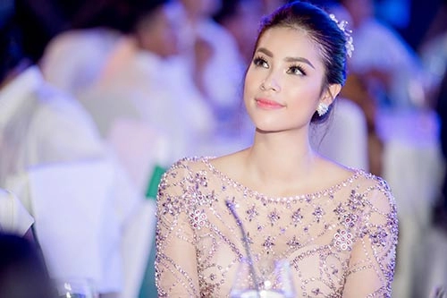 Phạm hương tất bật chạy show để sớm về hải phòng ăn tết cùng gia đình