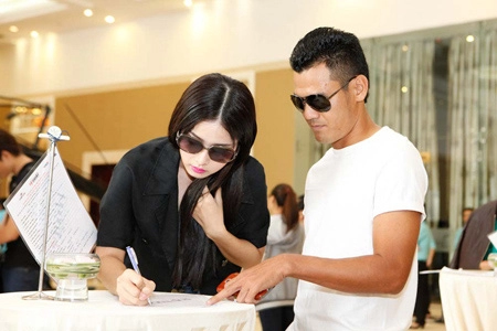 Phan thanh bình đưa vợ đi thi siêu mẫu