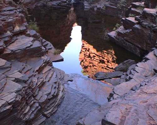 Phiêu lưu trong sắc màu karijini