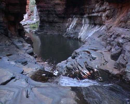 Phiêu lưu trong sắc màu karijini