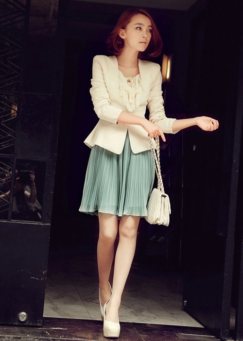 Phối blazer khéo như nữ công sở hiện đại