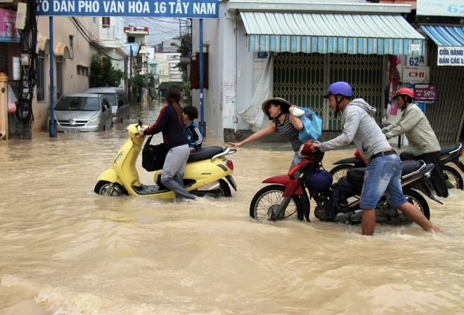 Phượt thủ ơi nha trang - phố ngập thành sông rồi nhé