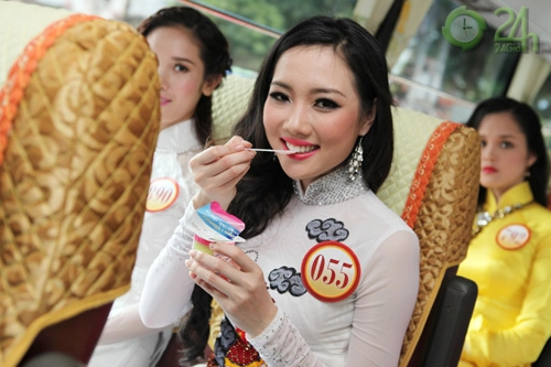 Phút riêng tư của thí sinh hoa hậu